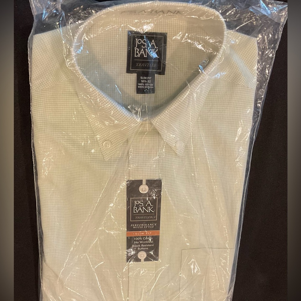 Jos A. Bank Slim Fit 100% Cotton Traveler Button Down Shirt. No Wrinkles